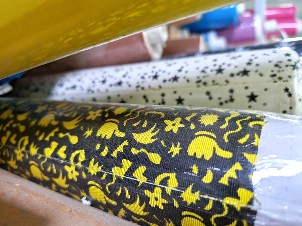 {"default":"Custom pattern synthetic kinesiology tape"}
