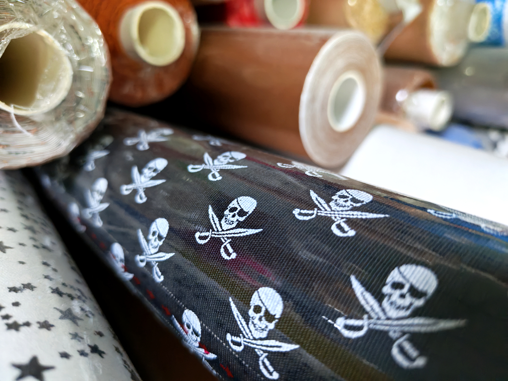 {"default":"Custom synthetic kinesiology tape"}
