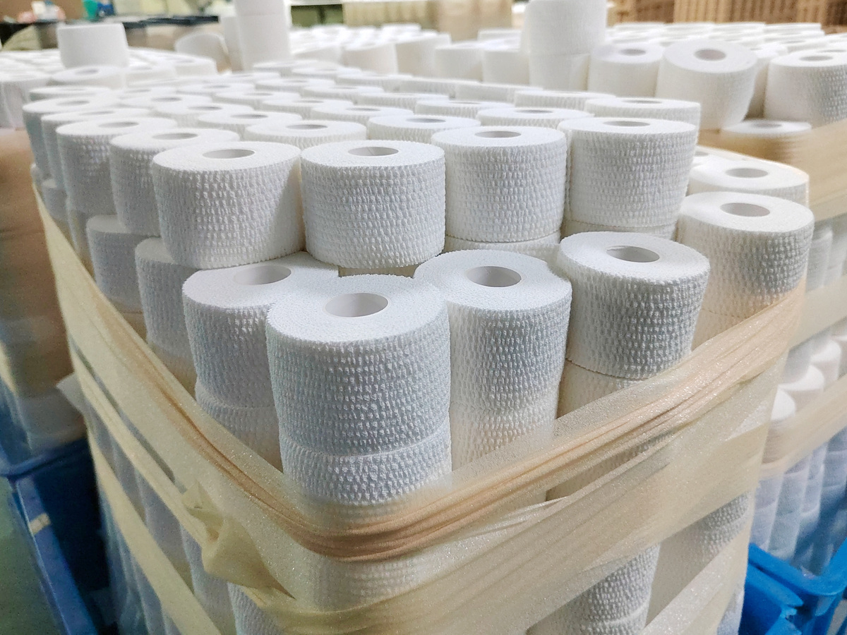 {"default":"Large stock of cohesive bandage jumbo rolls in factory warehouse"}
