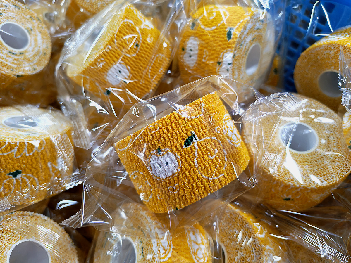 {"default":"Private label cohesive bandage rolls with customized packaging for customers.jpg"}
