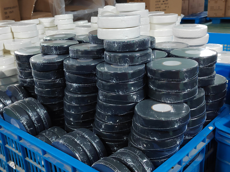 {"default":"balck white hockey tapes"}
