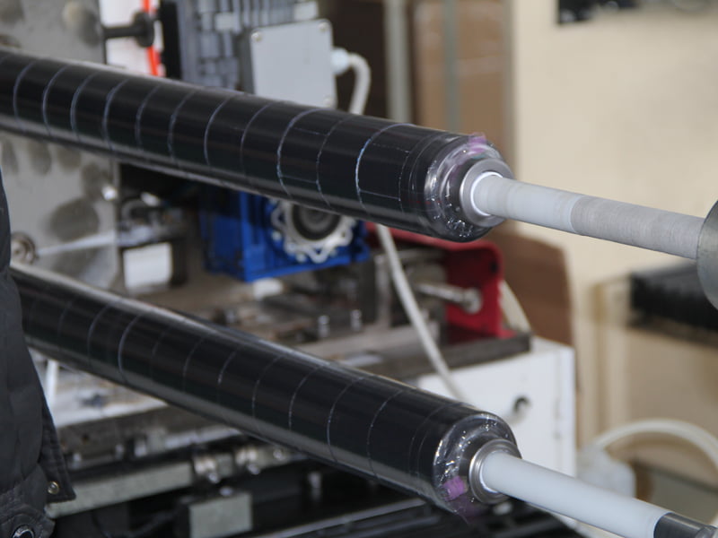 {"default":"cutting kinesiology tape"}
