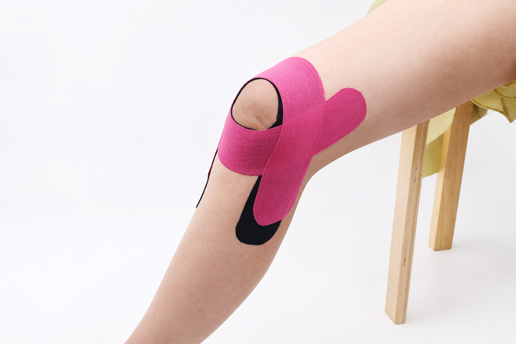 kinesiology tape for a hockey player's knee